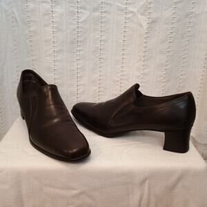 Munro American M280721 "Liz" size 10N Block Heel Dark Brown Kidskin Leather EUC